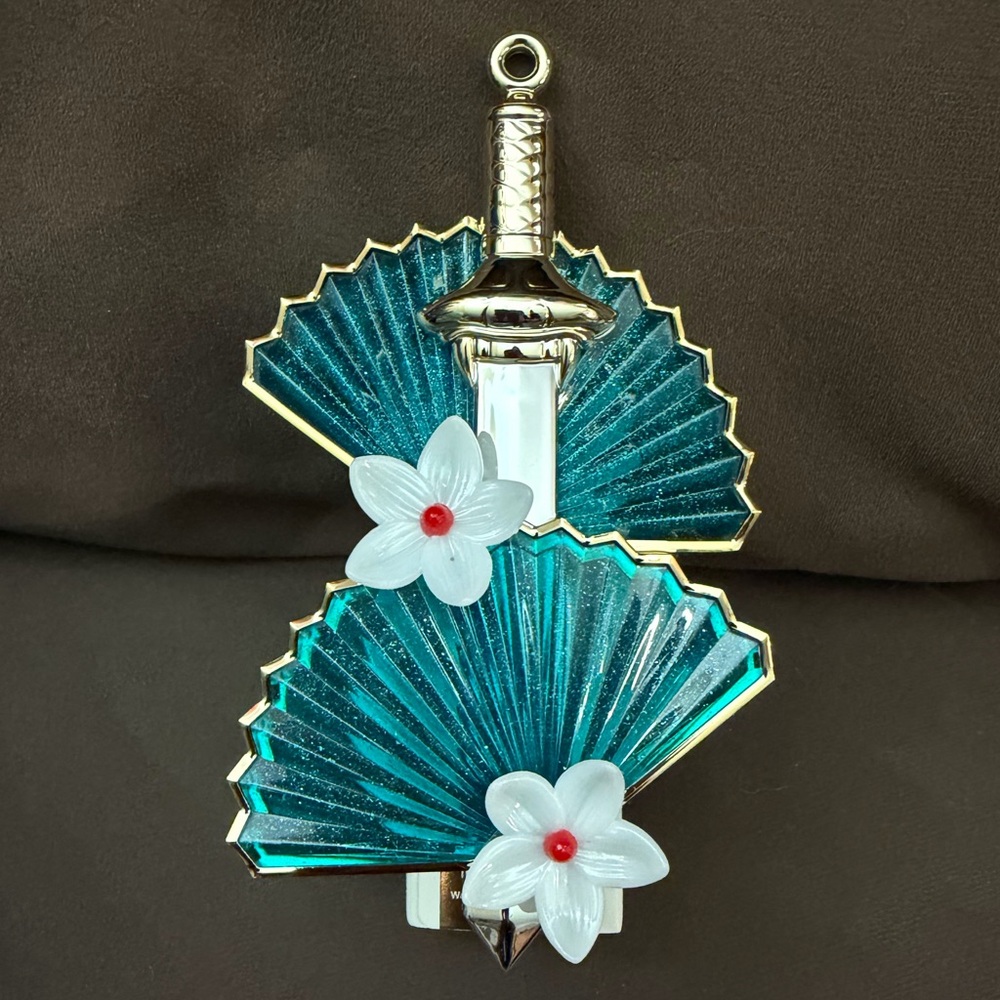 Bath & Body Works Mulan Fan Wallflower Plug
